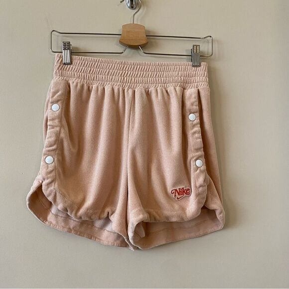 Nike- Sportswear Retro Femme Shorts - Picture 3 of 9